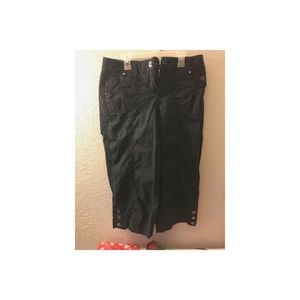 Black capris